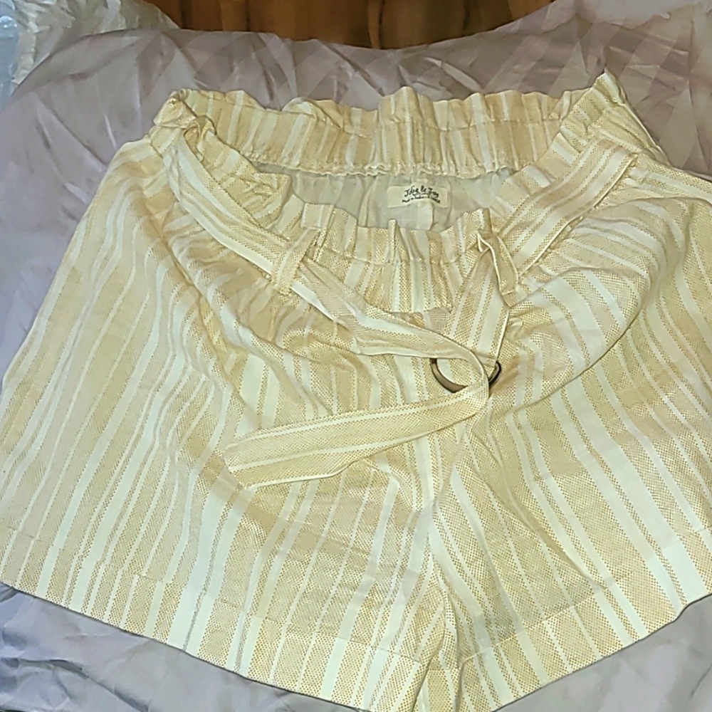 Jolie &Joy Women's size XL  shorts, paperbag style, NWOT. 2 for $20